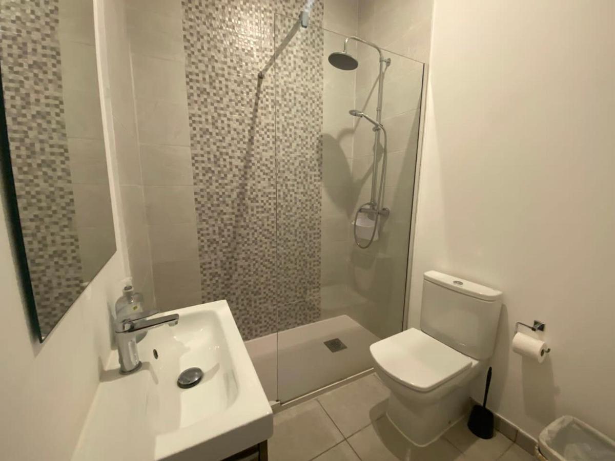 Апартаменты 2Br In The Zoko Contemporary And Convenient Гибралтар Экстерьер фото